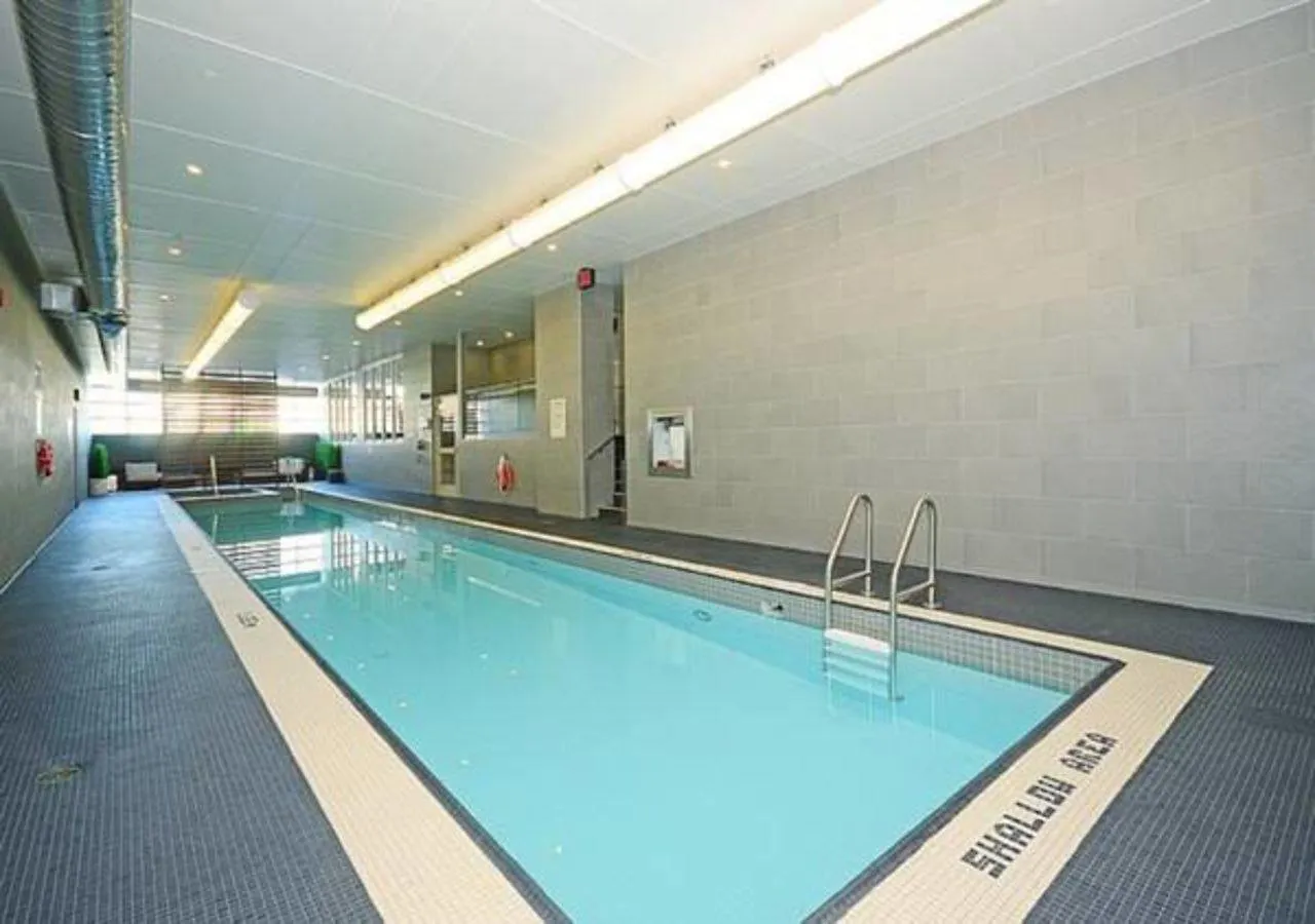 N2N Suites - Downtown Lake & City View Apartments Toronto
